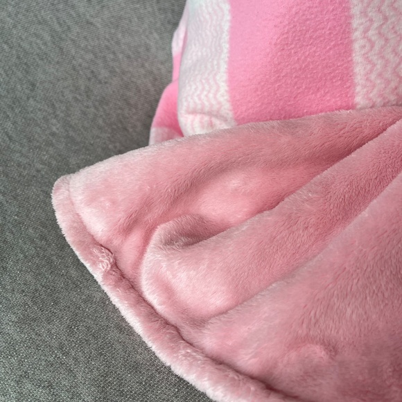Pink Fleece Double-Sided Throw-Blanket - Picture 9 of 9